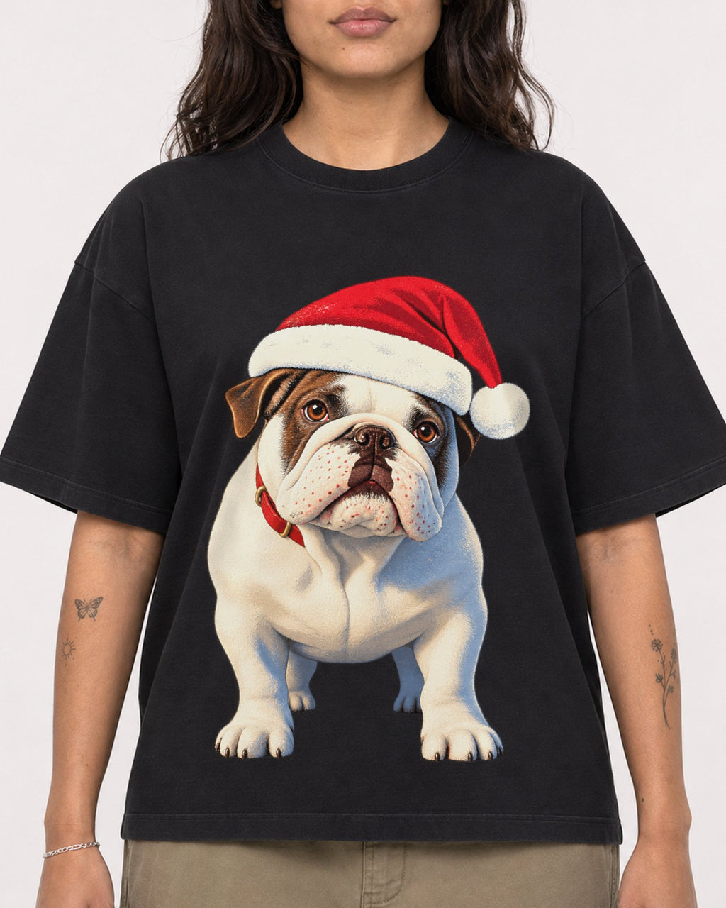 Mockup Boxy Heavyweight Tee Black female close-up 06