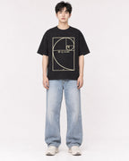 Mockup Boxy Heavyweight Tee Black male full-body 01