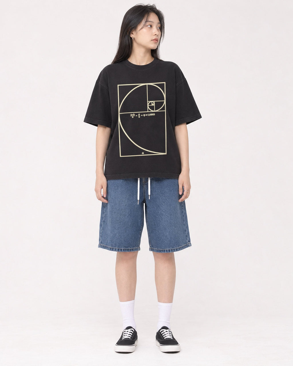 Mockup Boxy Heavyweight Tee Black female full-body 01