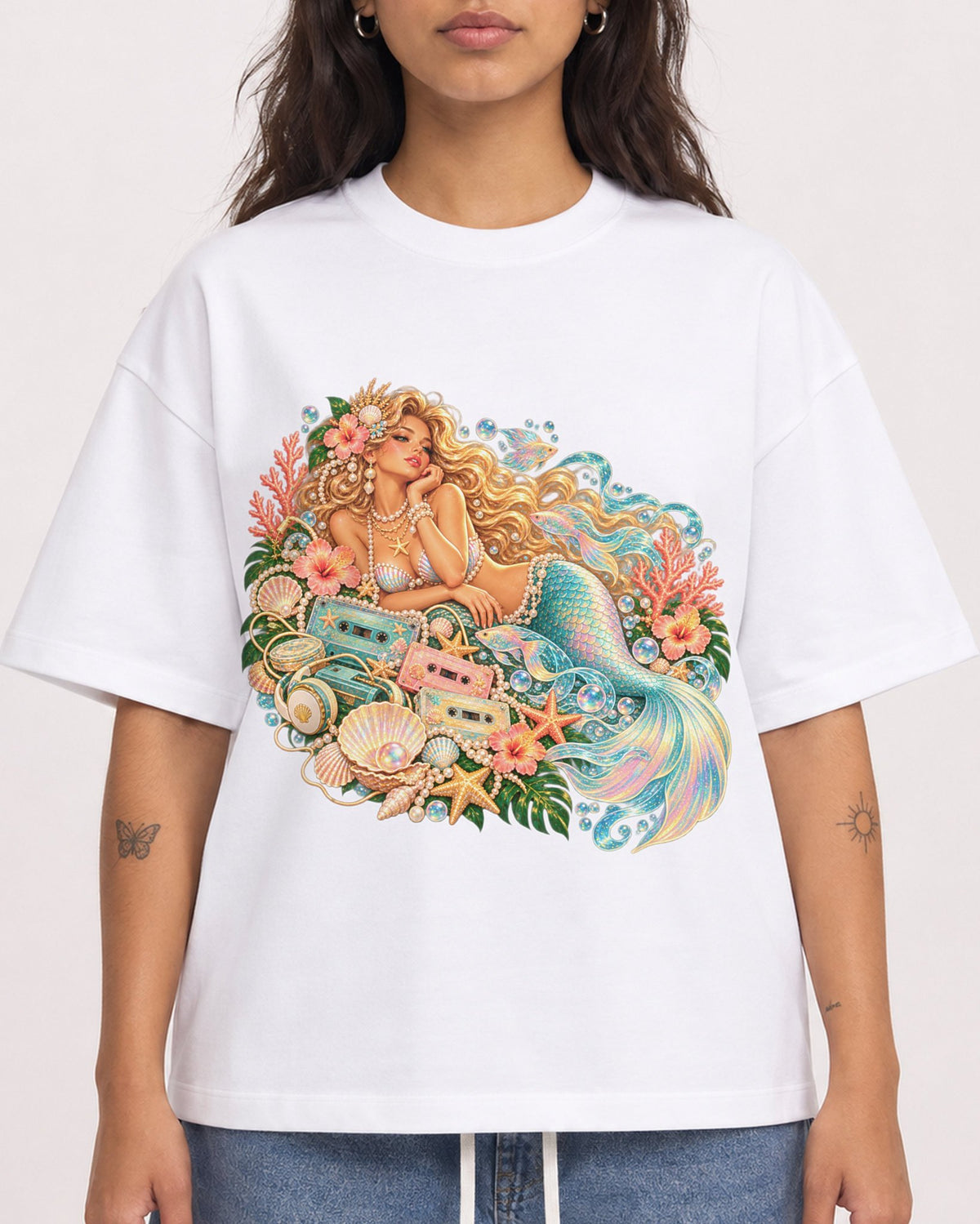 Mockup Boxy Heavyweight Tee White female close-up 06