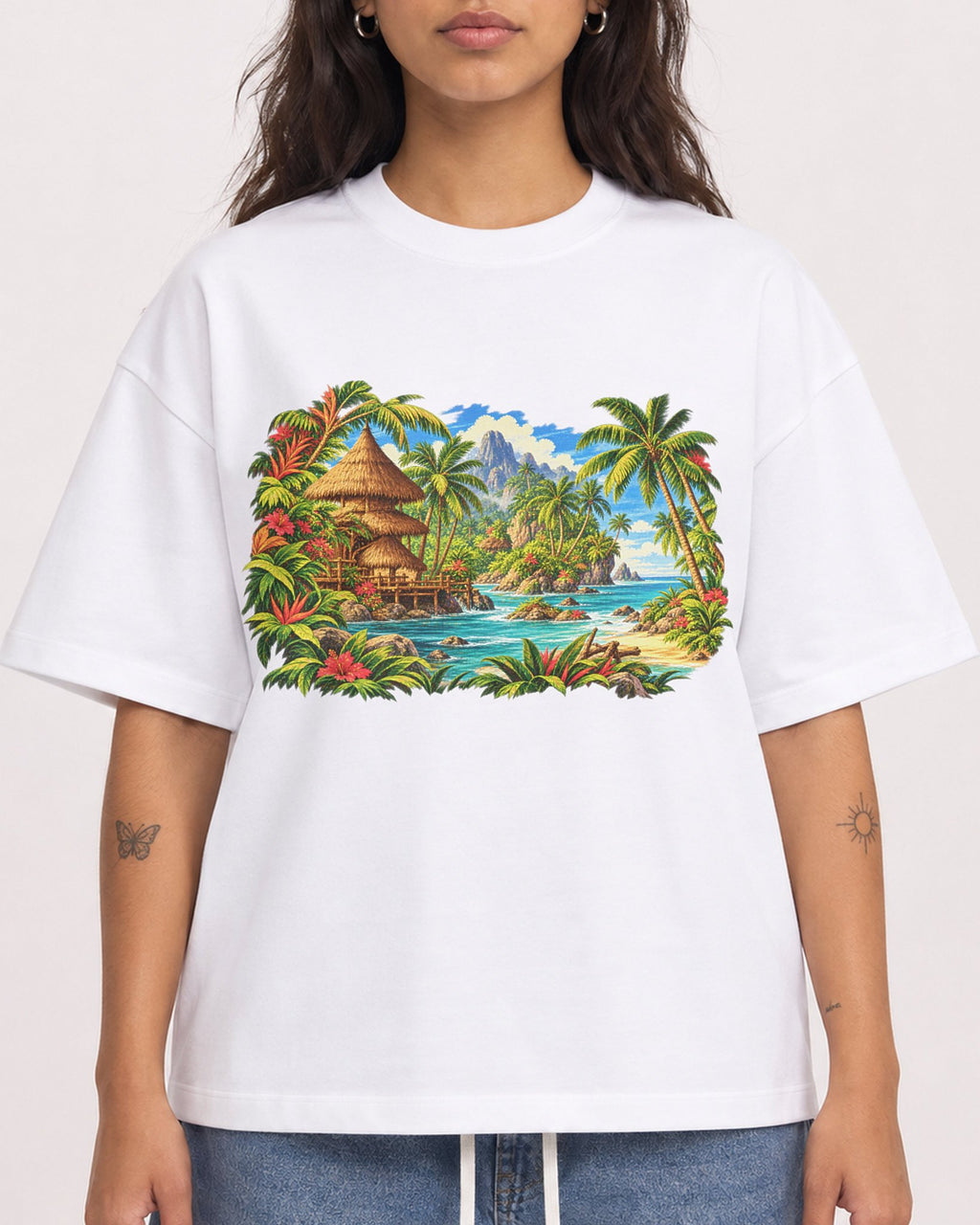 Mockup Boxy Heavyweight Tee White female close-up 06