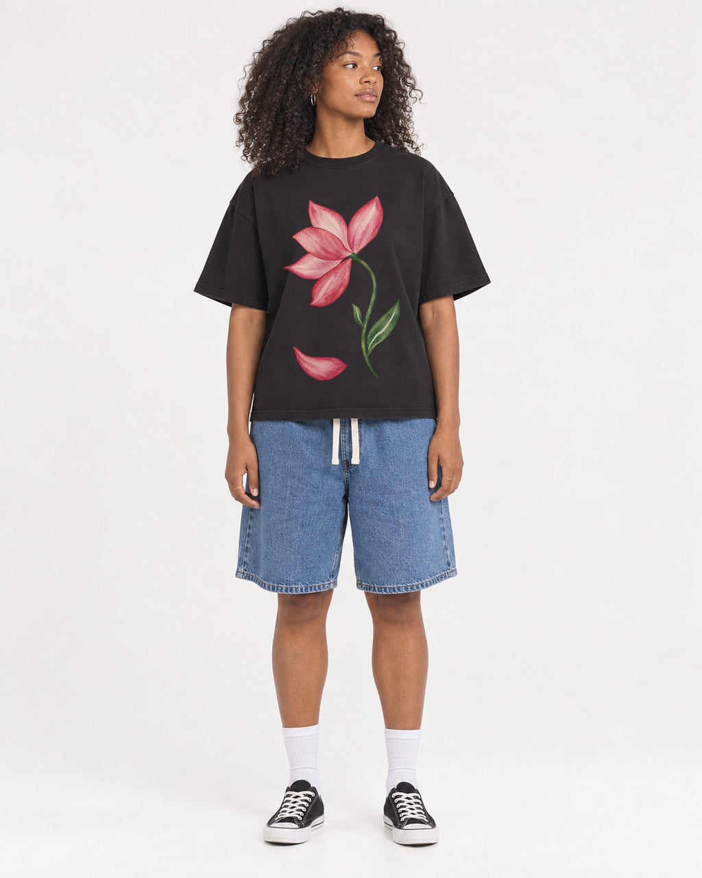 Mockup Boxy Heavyweight Tee Black female full-body 05
