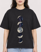 Mockup Boxy Heavyweight Tee Black female close-up 03