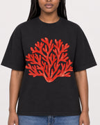 Mockup Boxy Heavyweight Tee Black female close-up 04