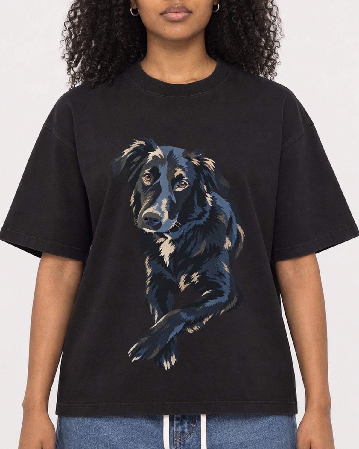 Mockup Boxy Heavyweight Tee Black female close-up 05