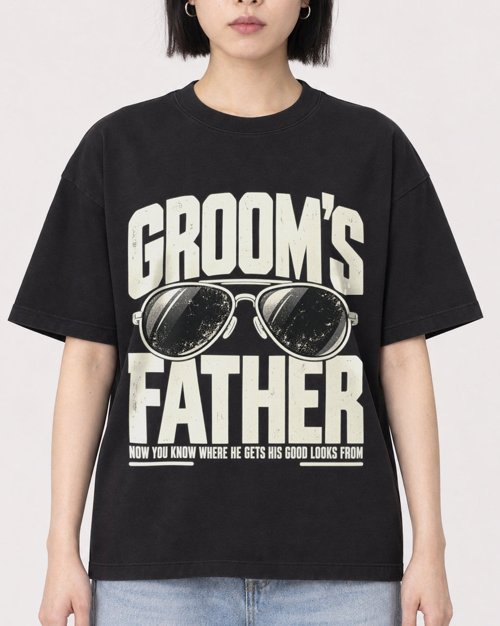Mockup Boxy Heavyweight Tee Black female close-up 11