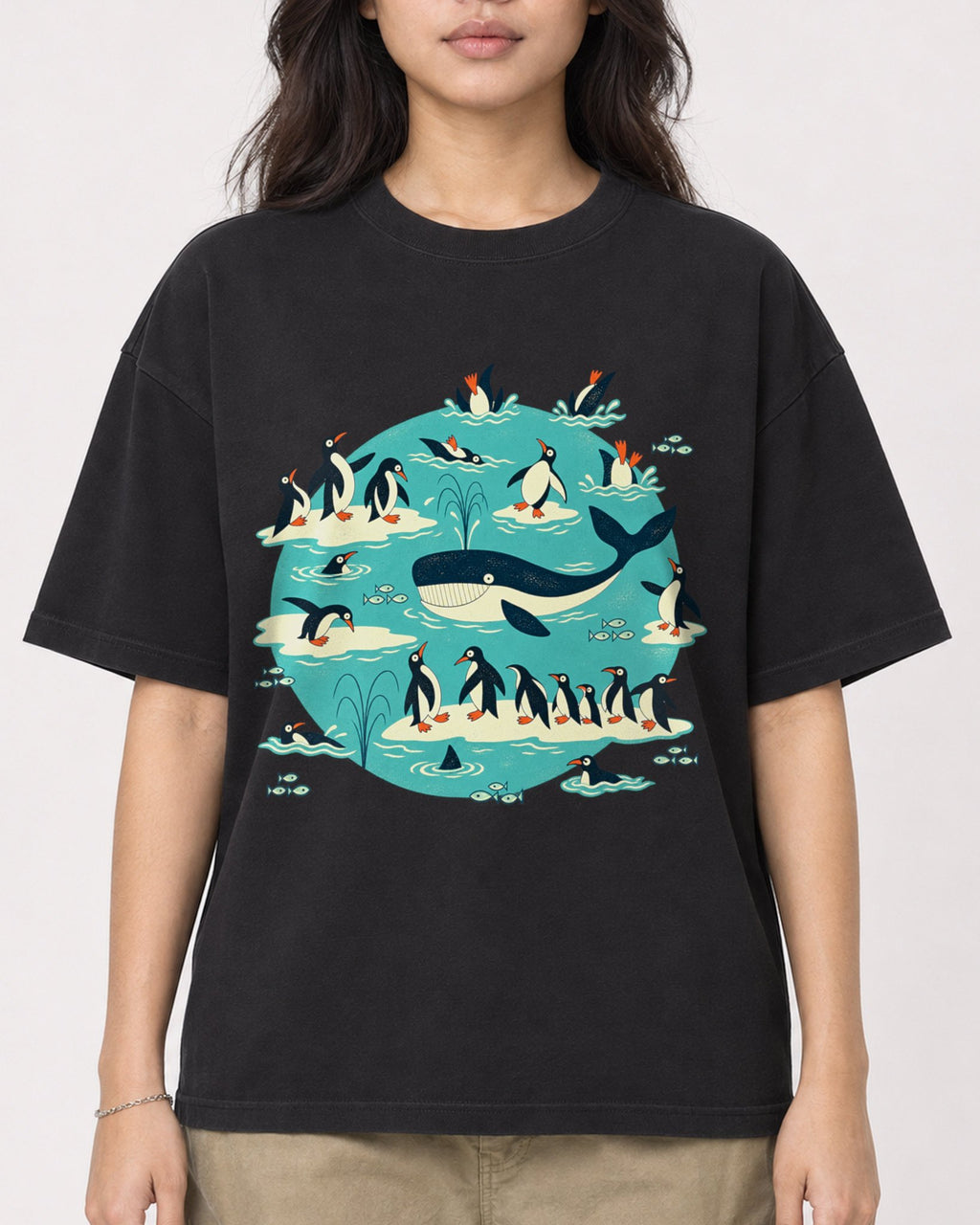 Mockup Boxy Heavyweight Tee Black female close-up 02