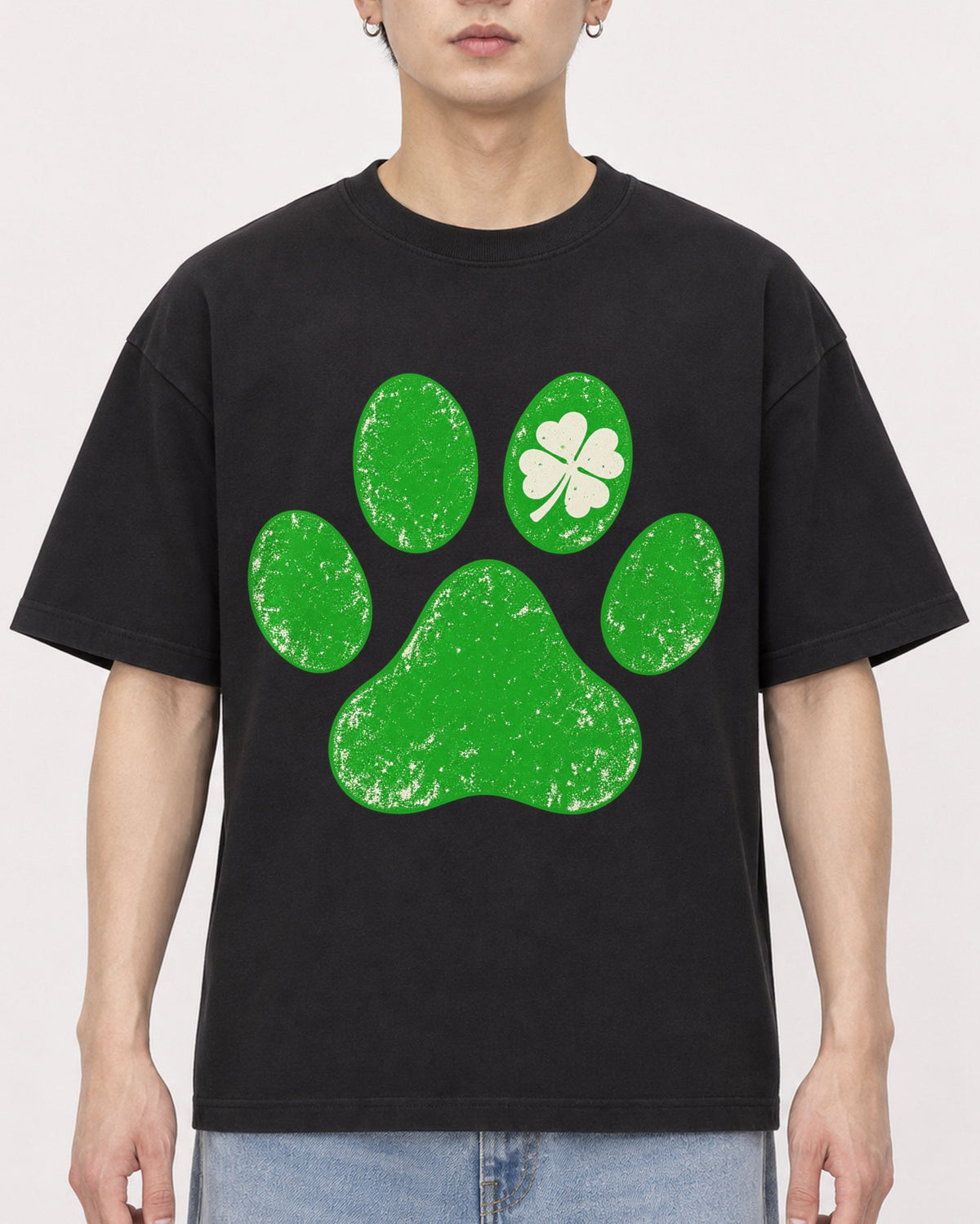 Mockup Boxy Heavyweight Tee Black male close-up 01