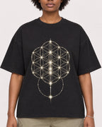 Mockup Boxy Heavyweight Tee Black female close-up 14