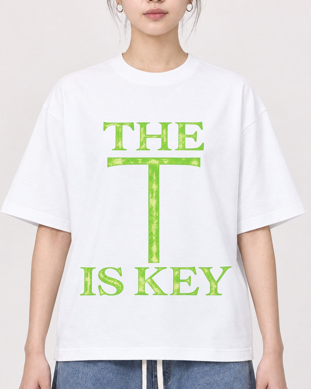 Mockup Boxy Heavyweight Tee White female close-up 41