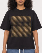 Mockup Boxy Heavyweight Tee Black female close-up 05