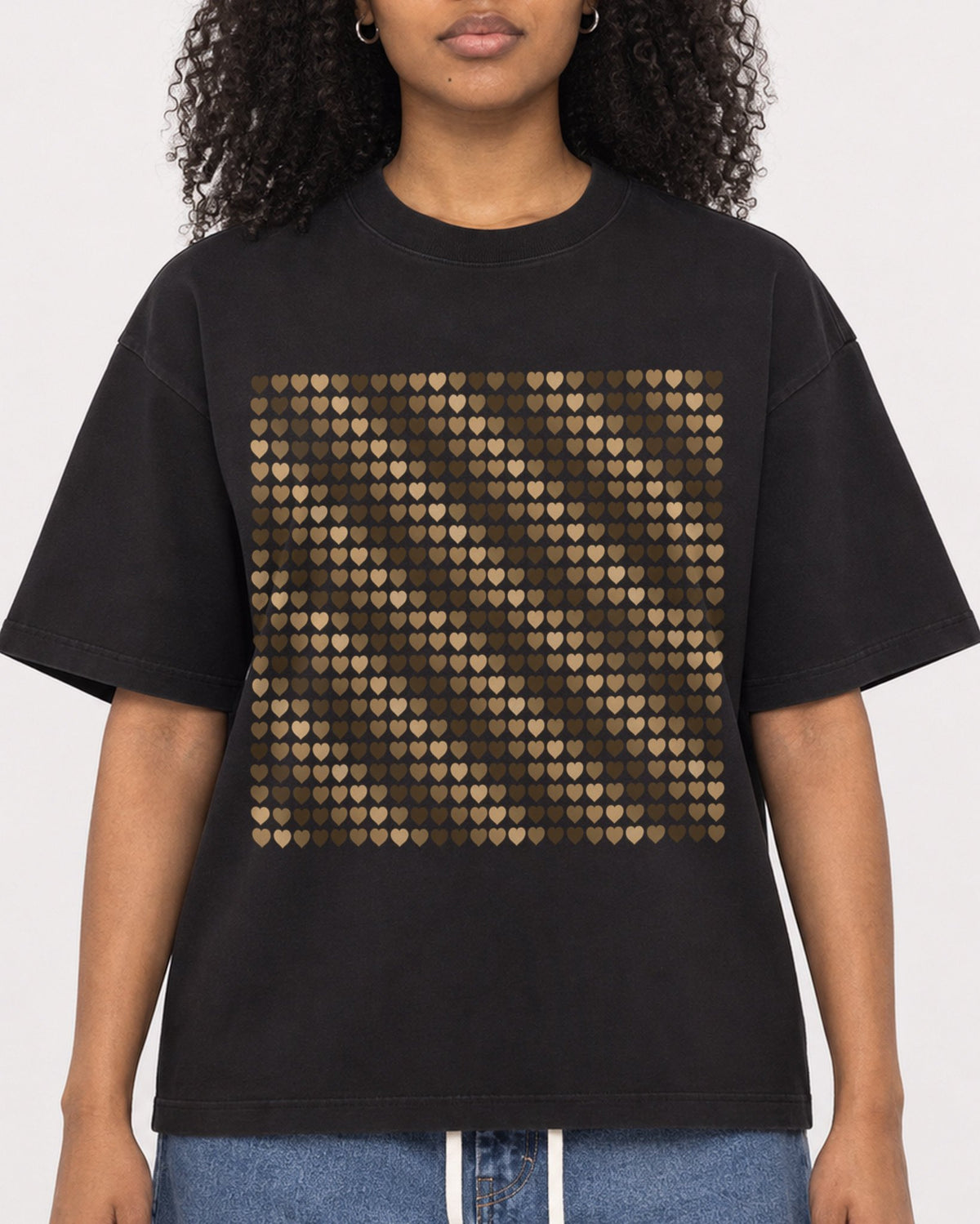 Mockup Boxy Heavyweight Tee Black female close-up 05