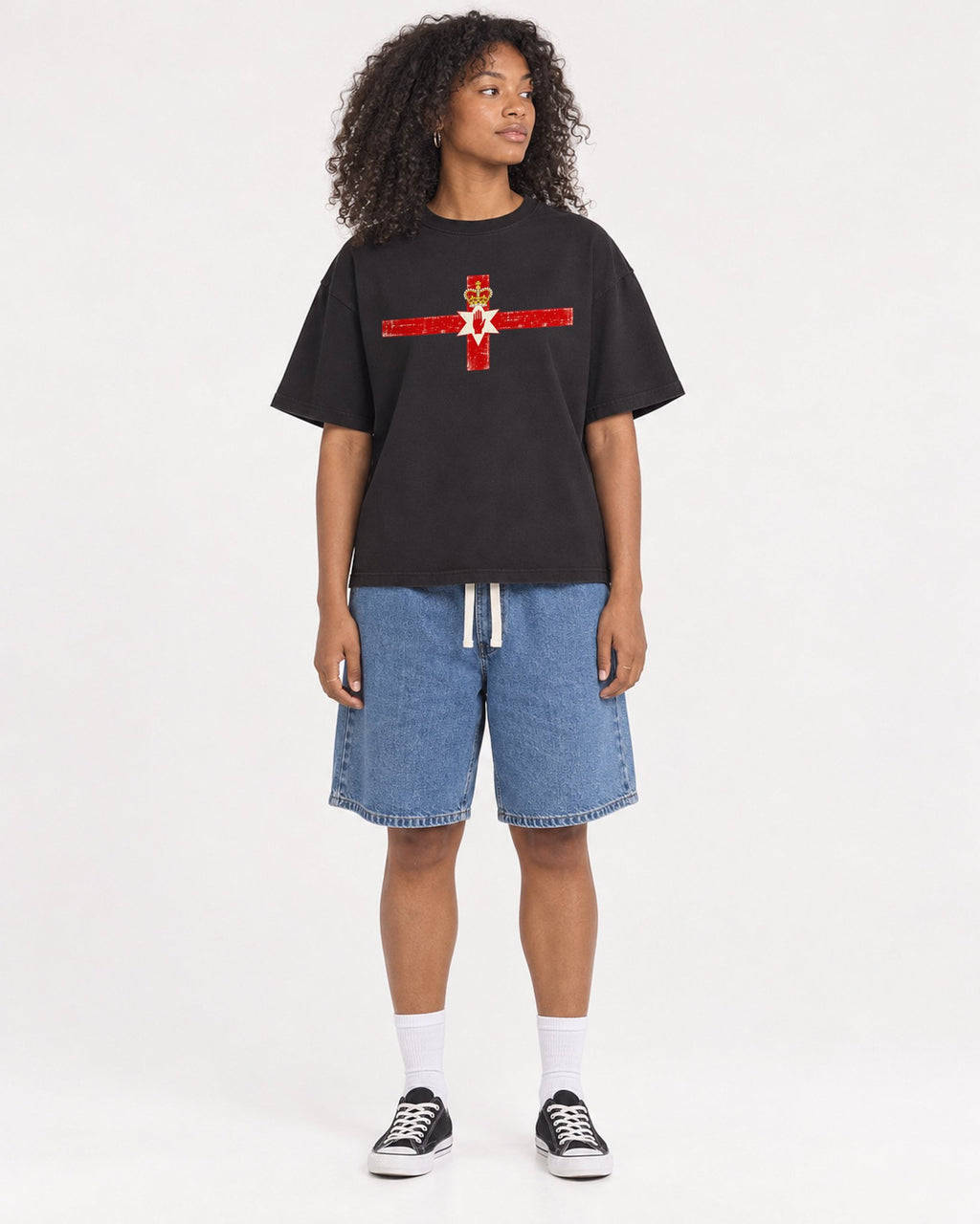 Mockup Boxy Heavyweight Tee Black female full-body 05