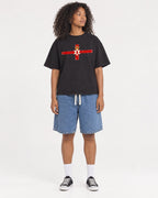 Mockup Boxy Heavyweight Tee Black female full-body 05