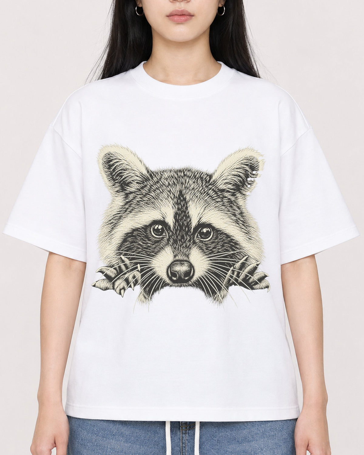 Mockup Boxy Heavyweight Tee White female close-up 01