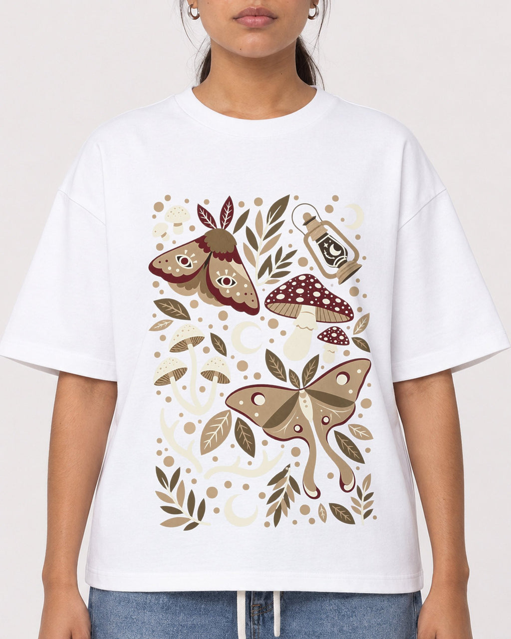 Mockup Boxy Heavyweight Tee White female close-up 16