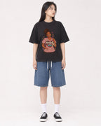 Mockup Boxy Heavyweight Tee Black female full-body 01