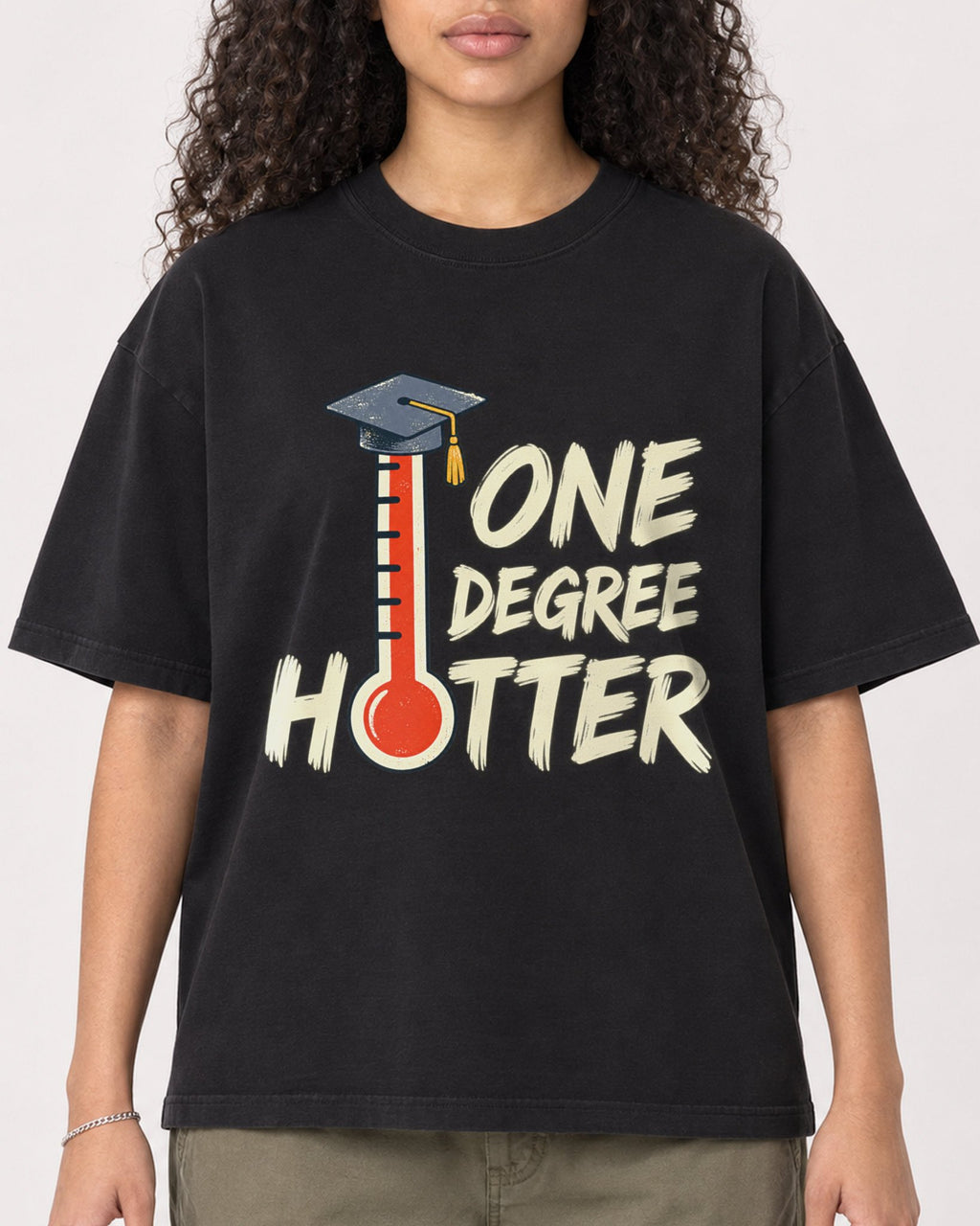 Mockup Boxy Heavyweight Tee Black female close-up 10