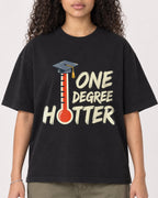 Mockup Boxy Heavyweight Tee Black female close-up 10