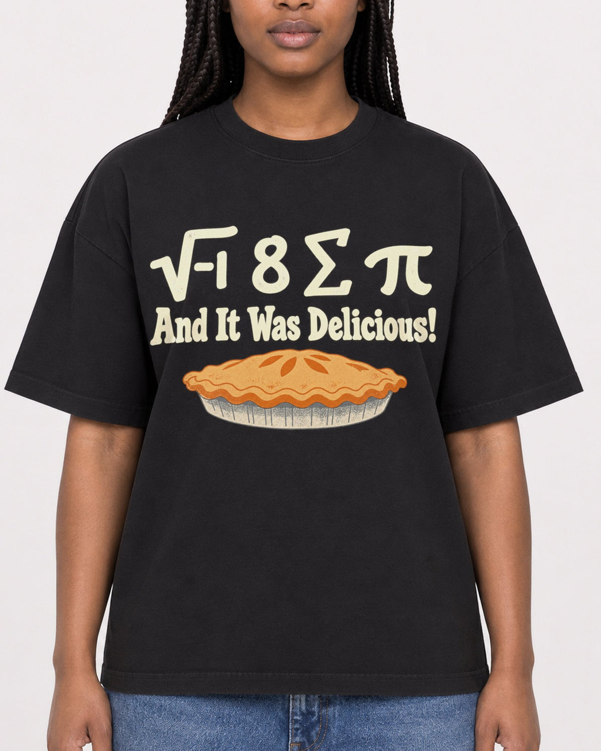 Mockup Boxy Heavyweight Tee Black female close-up 04