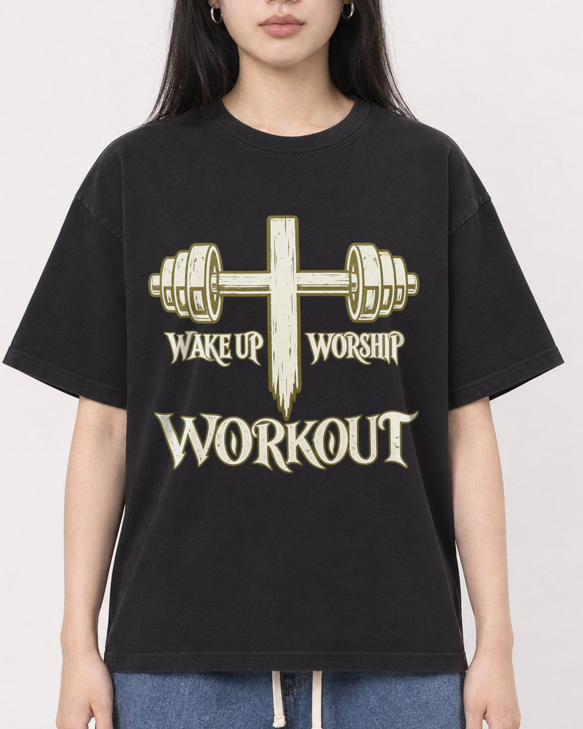 Mockup Boxy Heavyweight Tee Black female close-up 01
