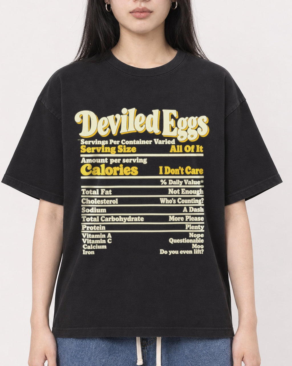 Mockup Boxy Heavyweight Tee Black female close-up 01