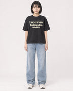 Mockup Boxy Heavyweight Tee Black female full-body 11