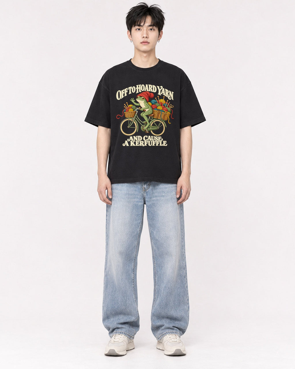 Mockup Boxy Heavyweight Tee Black male full-body 01