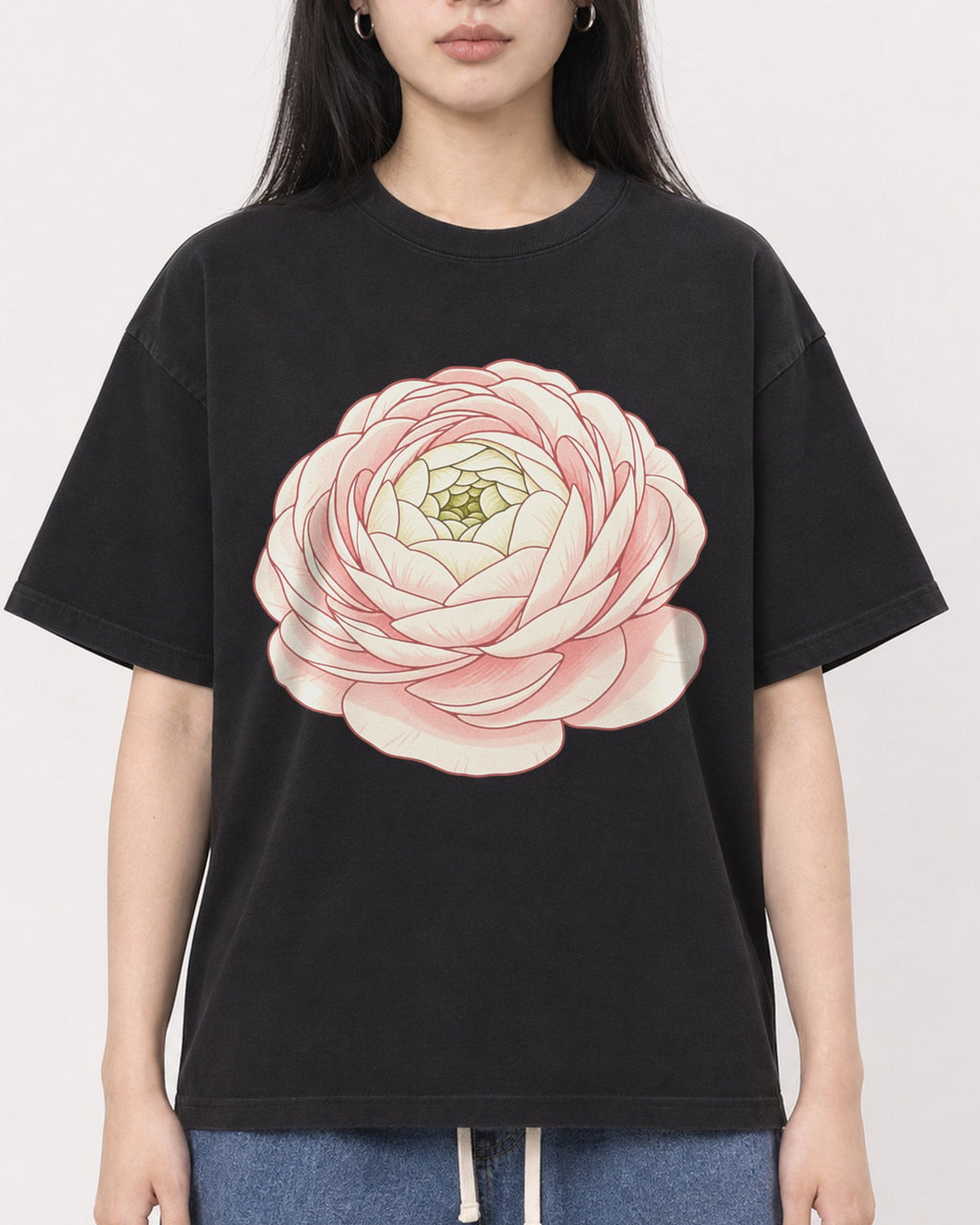 Mockup Boxy Heavyweight Tee Black female close-up 01