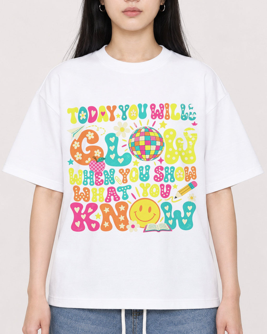 Mockup Boxy Heavyweight Tee White female close-up 01