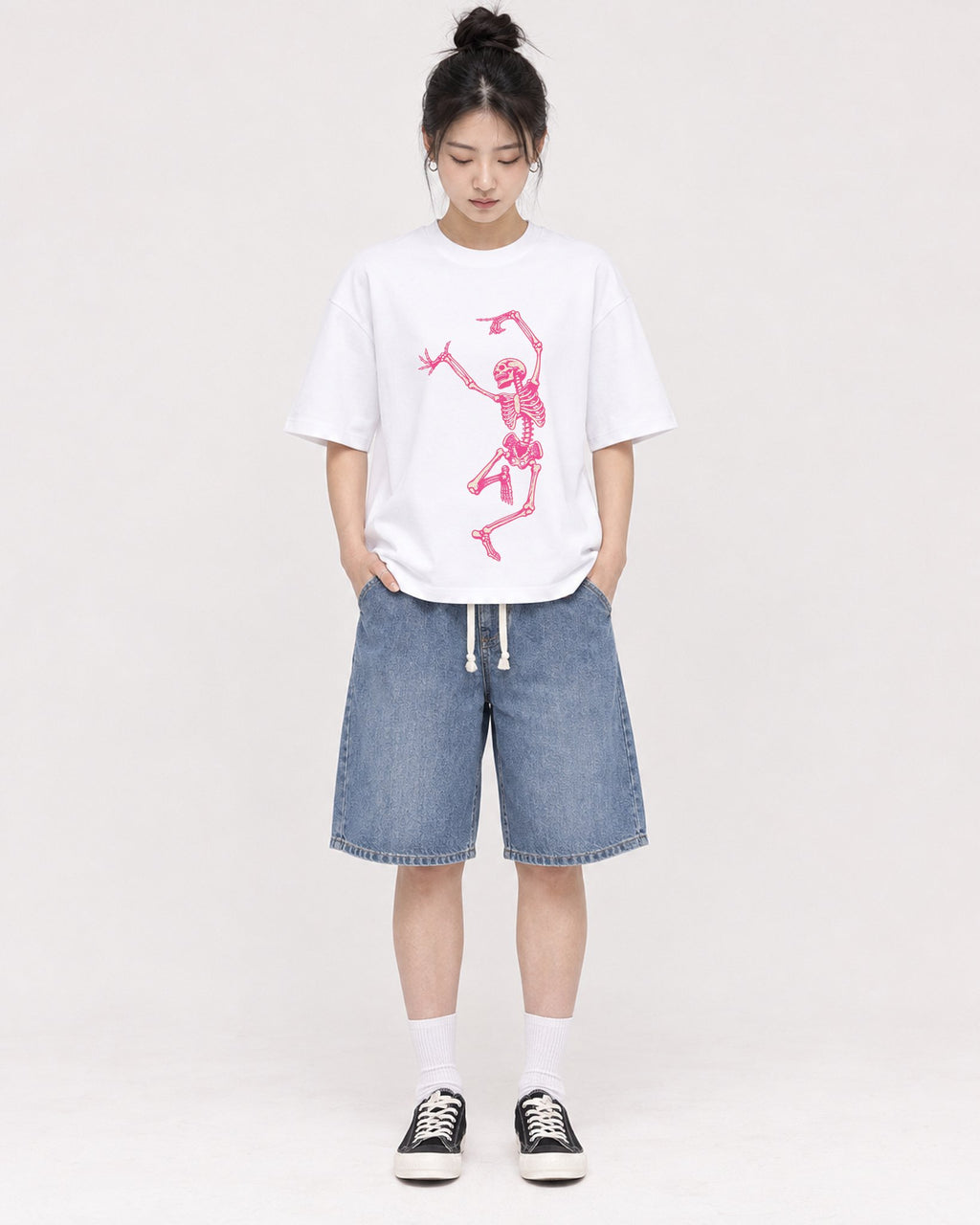 Mockup Boxy Heavyweight Tee White female full-body 41