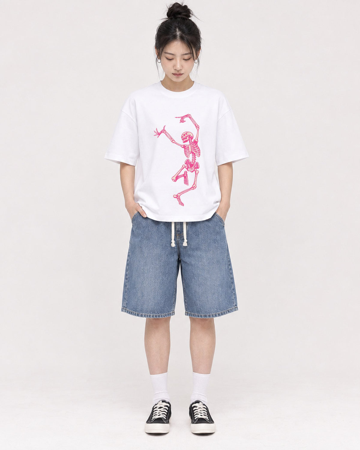 Mockup Boxy Heavyweight Tee White female full-body 41