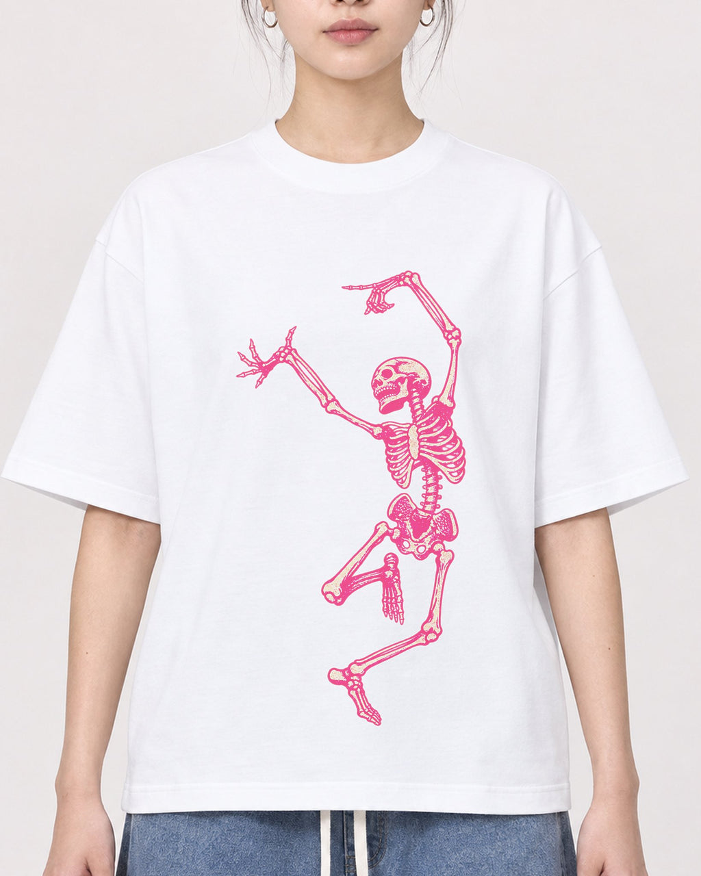 Mockup Boxy Heavyweight Tee White female close-up 41