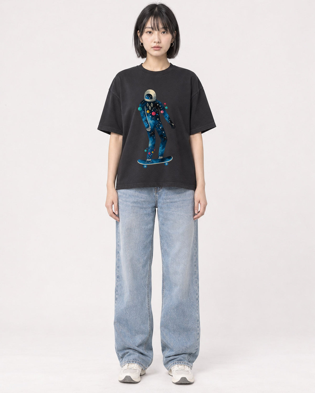 Mockup Boxy Heavyweight Tee Black female full-body 11