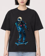 Mockup Boxy Heavyweight Tee Black female close-up 11