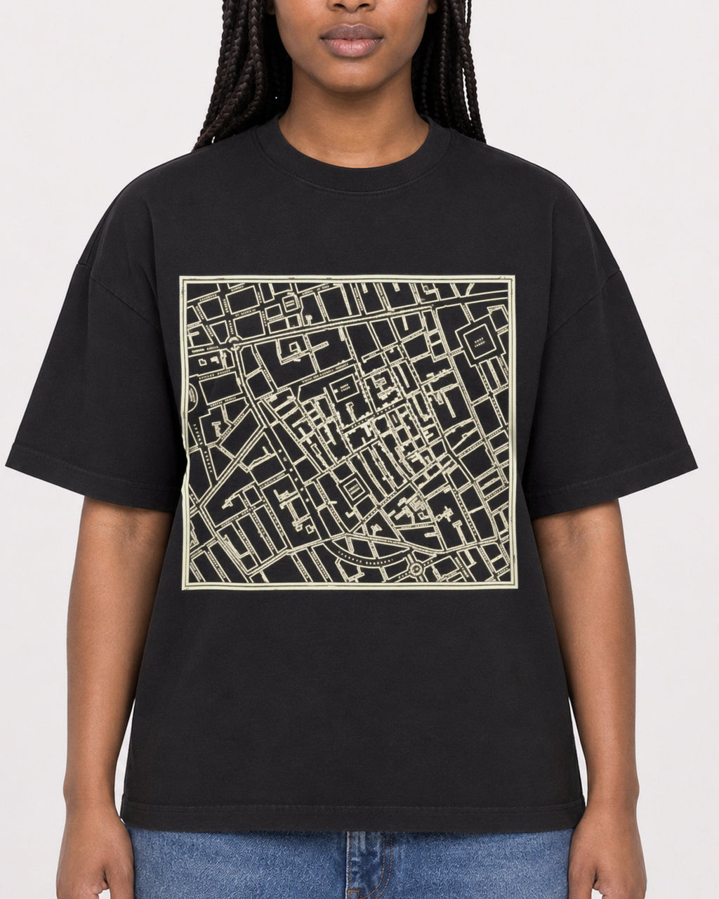 Mockup Boxy Heavyweight Tee Black female close-up 04