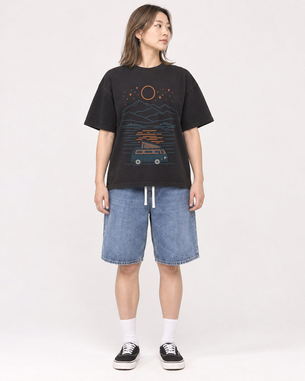 Mockup Boxy Heavyweight Tee Black female full-body 33