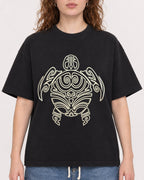 Mockup Boxy Heavyweight Tee Black female close-up 09