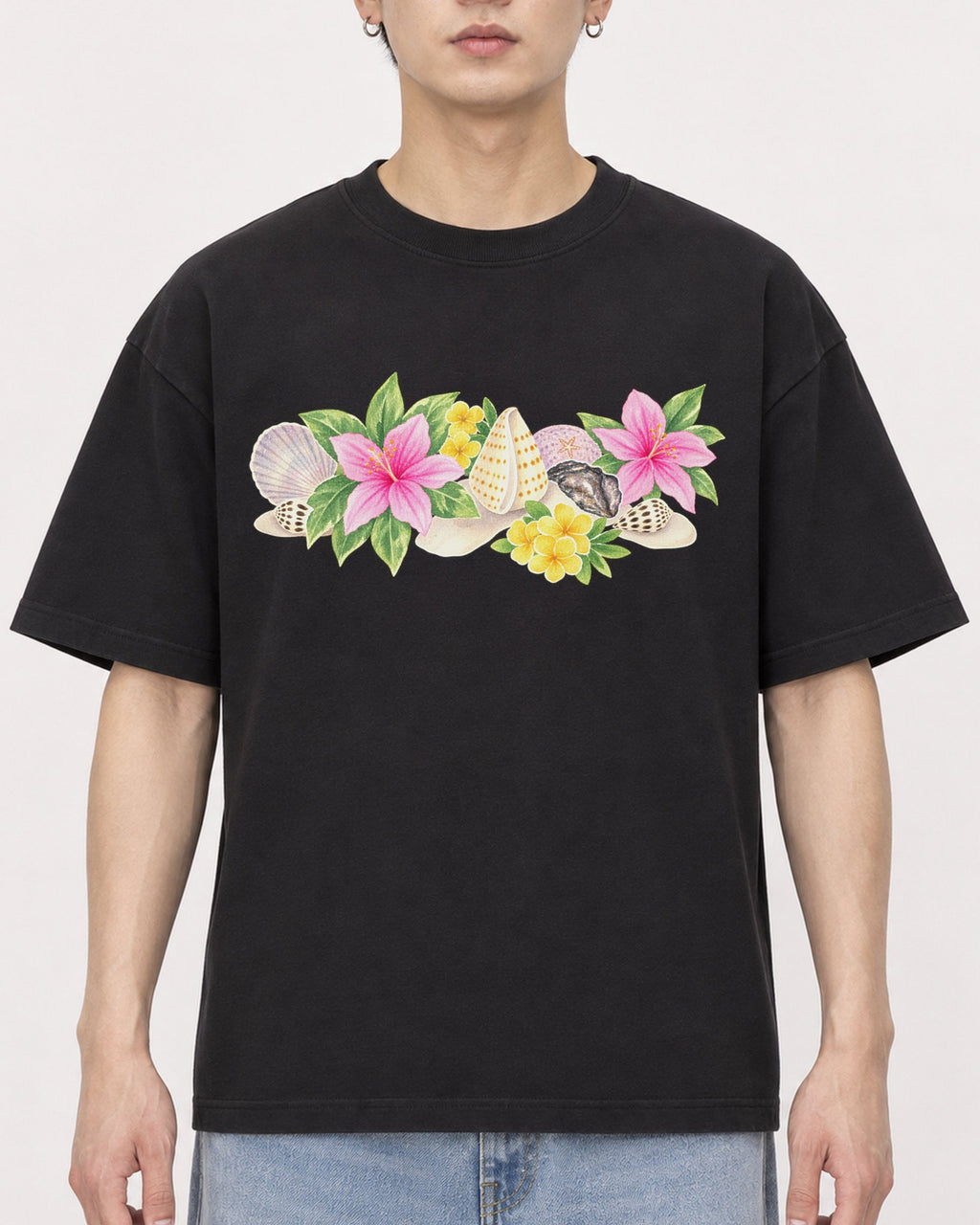 Mockup Boxy Heavyweight Tee Black male close-up 01