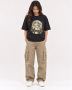 Mockup Boxy Heavyweight Tee Black female full-body 02