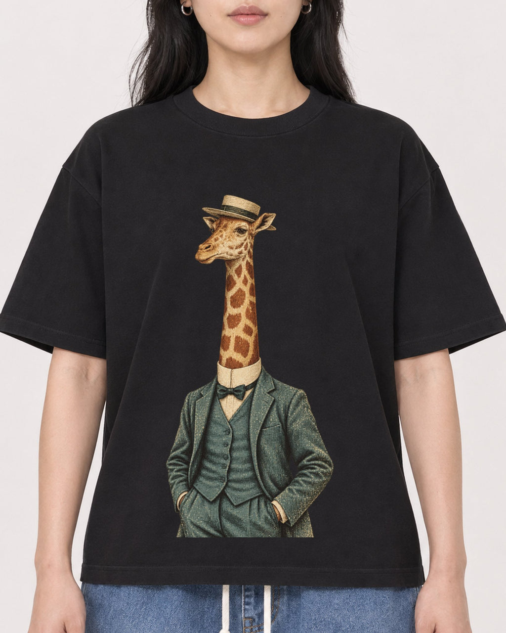 Mockup Boxy Heavyweight Tee Black female close-up 13