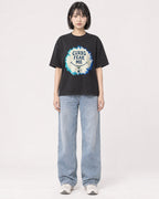 Mockup Boxy Heavyweight Tee Black female full-body 11