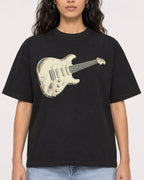 Mockup Boxy Heavyweight Tee Black female close-up 07