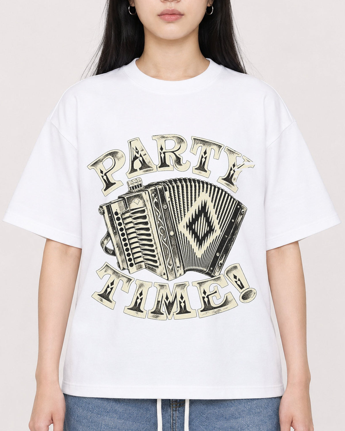 Mockup Boxy Heavyweight Tee White female close-up 01