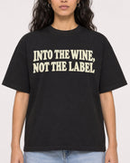 Mockup Boxy Heavyweight Tee Black female close-up 07