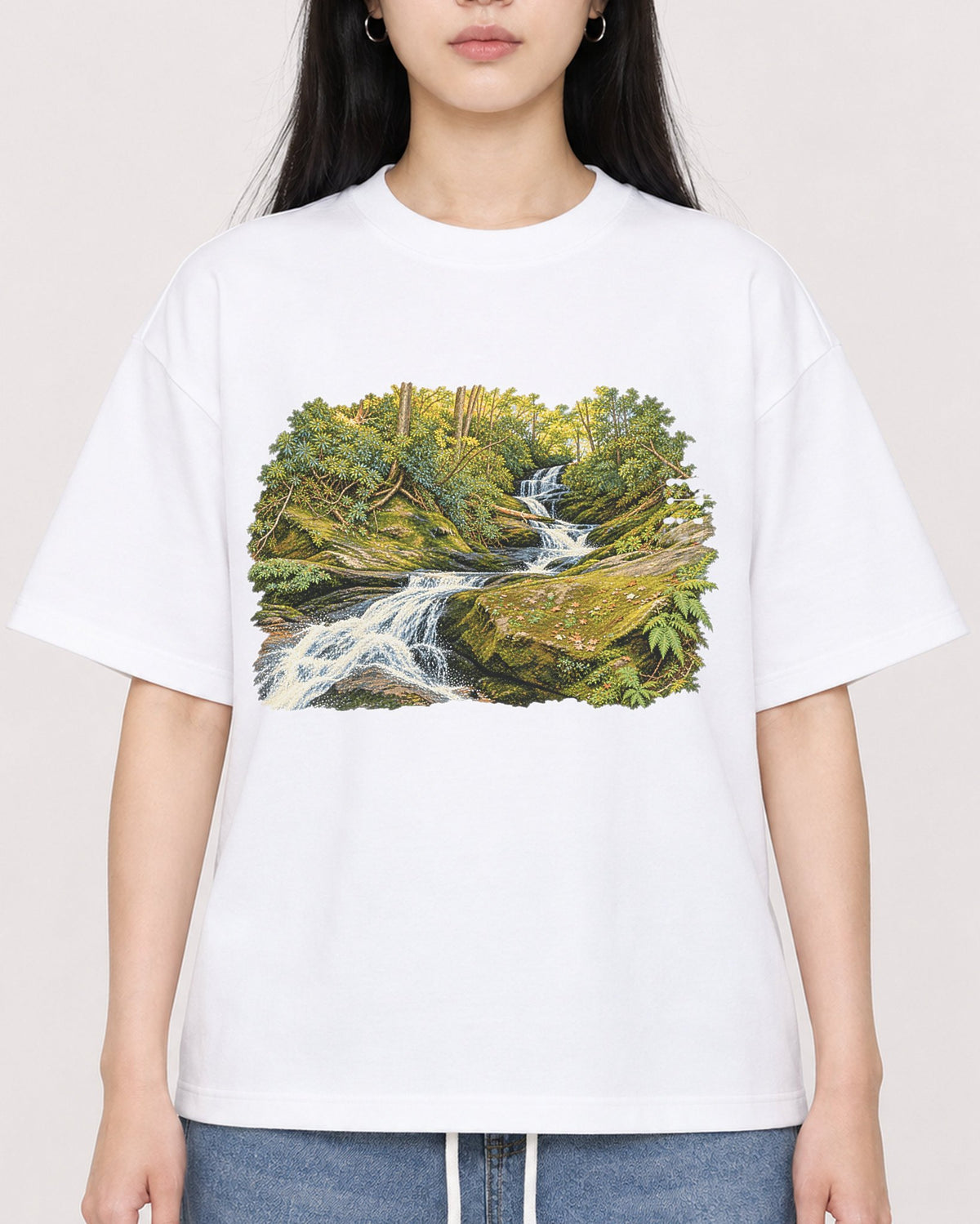 Mockup Boxy Heavyweight Tee White female close-up 01