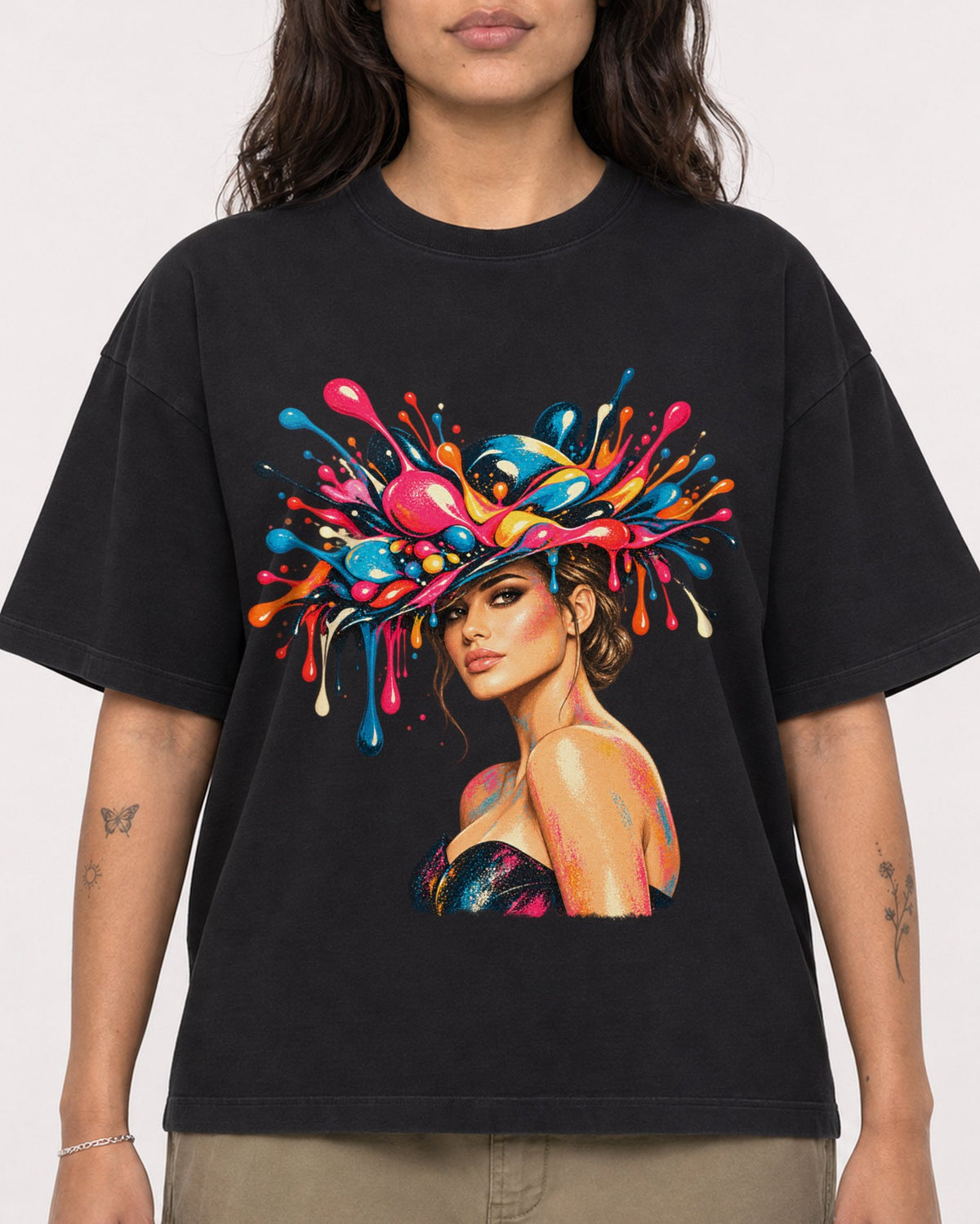 Mockup Boxy Heavyweight Tee Black female close-up 06