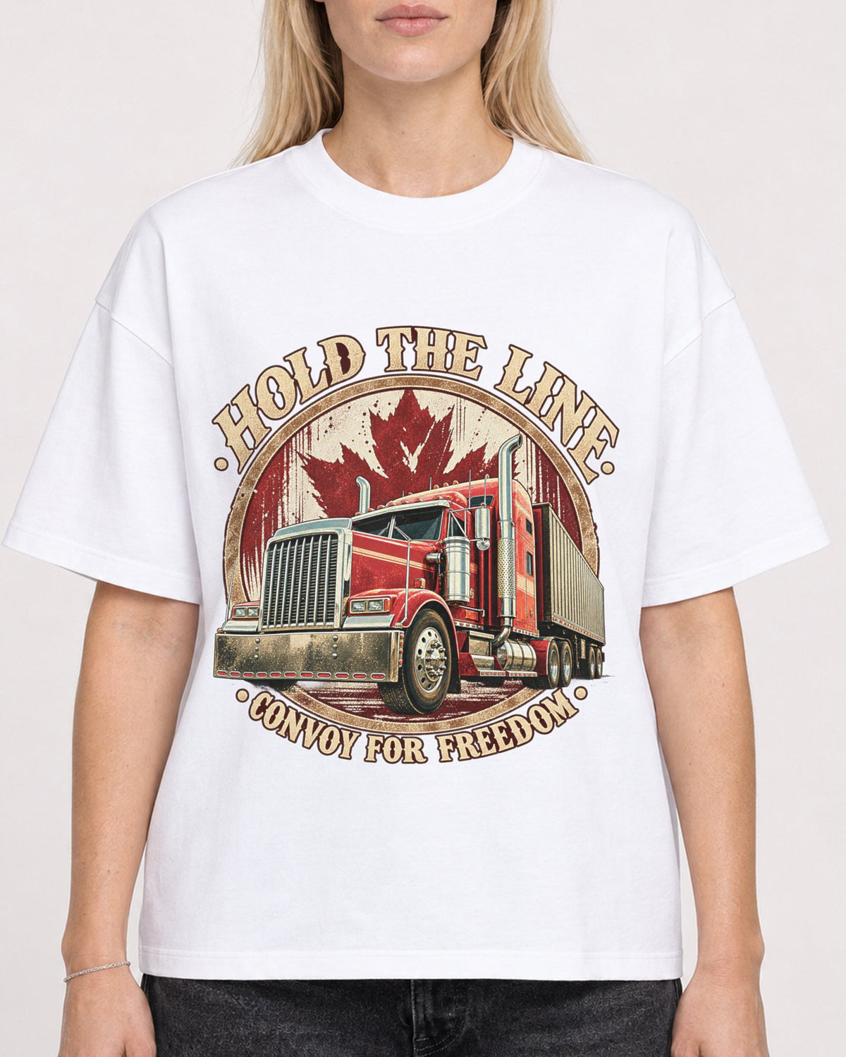Mockup Boxy Heavyweight Tee White female close-up 08
