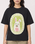 Mockup Boxy Heavyweight Tee Black female close-up 02