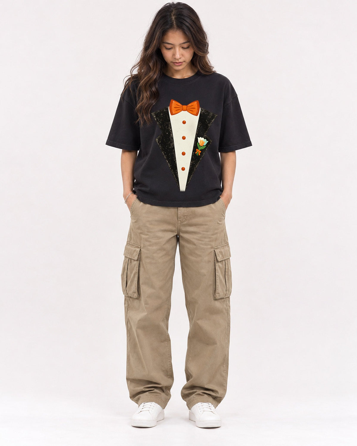 Mockup Boxy Heavyweight Tee Black female full-body 02